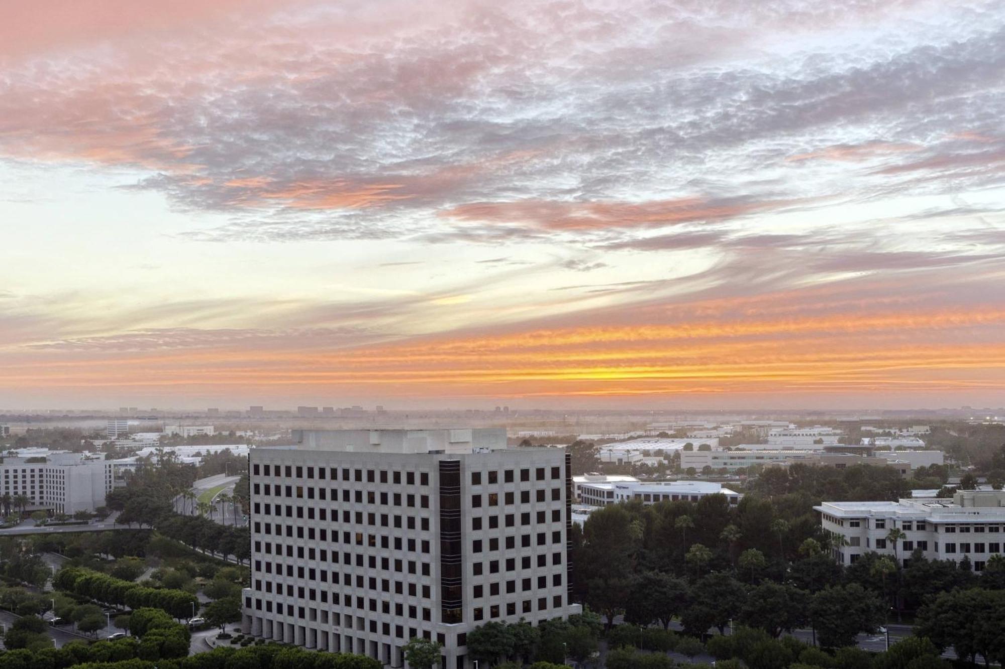 Отель Marriott Irvine Spectrum Экстерьер фото