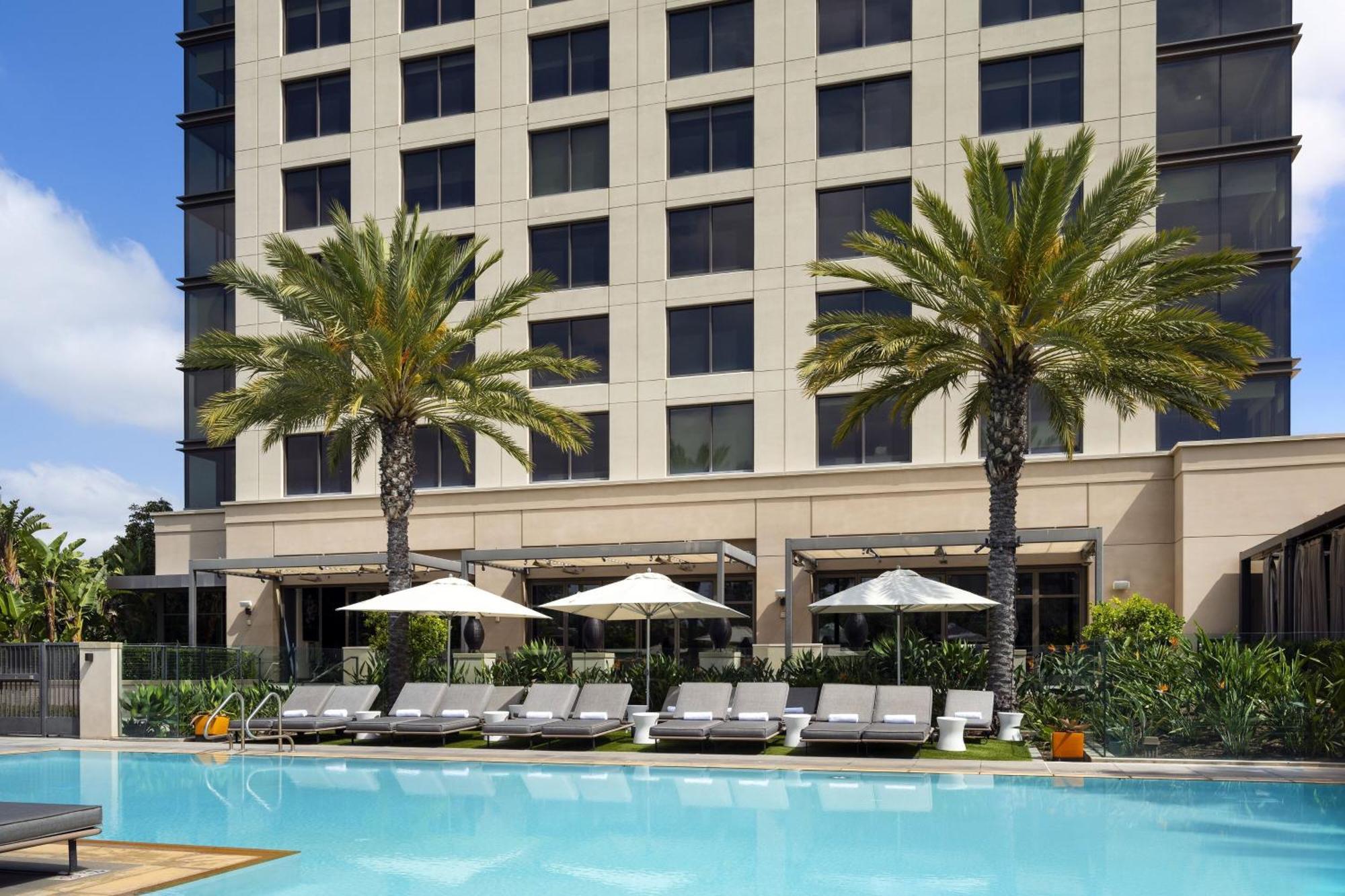 Отель Marriott Irvine Spectrum Экстерьер фото